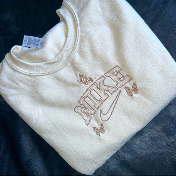 🤎 NIKE butterfly crewneck 🤎 - Picture 3 of 3